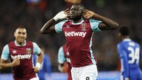 Cheikhou Kouyate merayakan gol yang dicetak di menit ke-11. John Sibley/Reuters/detikFoto.