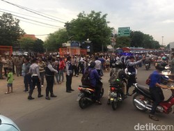Warga Demo Saat Peresmian Drive Thru Uji Kir Pulo Gadung, Tapi Ahok Batal Datang