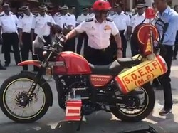 Royal Enfield Himalayan Berubah Menjadi Motor Pemadam Kebakaran