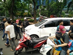 Polisi Buru Pelaku Perusakan Mobil Saat Iringan Jenazah di Kokas