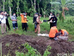 Polda Jatim Bongkar Makam Mr x yang Tewas di Warung