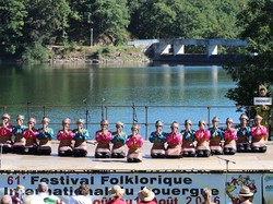 Dari Jualan Online Hingga Ngamen, Demi Merah Putih di Prancis