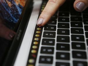 Microsoft Ejek Touch Bar MacBook Pro Microsoft Ejek Touch Bar MacBook Pro