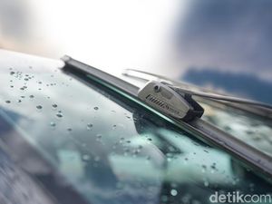 Pentingnya Merawat Kaca Mobil di Musim Hujan Pentingnya Merawat Kaca Mobil di Musim Hujan