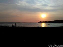 Menikmati Sunset di Pantai Konang Trenggalek