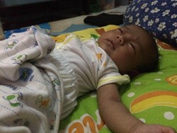 Tangis Bayi Dinda dalam Sepetak Kontrakan di Tangerang