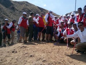Peringati Sumpah Pemuda, Rini dan Bos-bos BUMN Upacara di Pulau Padar