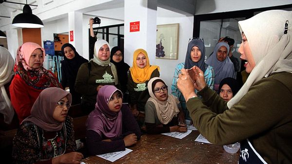 Sambut Sumpah Pemuda Blue Bird Bandung Berbagi Kreasi