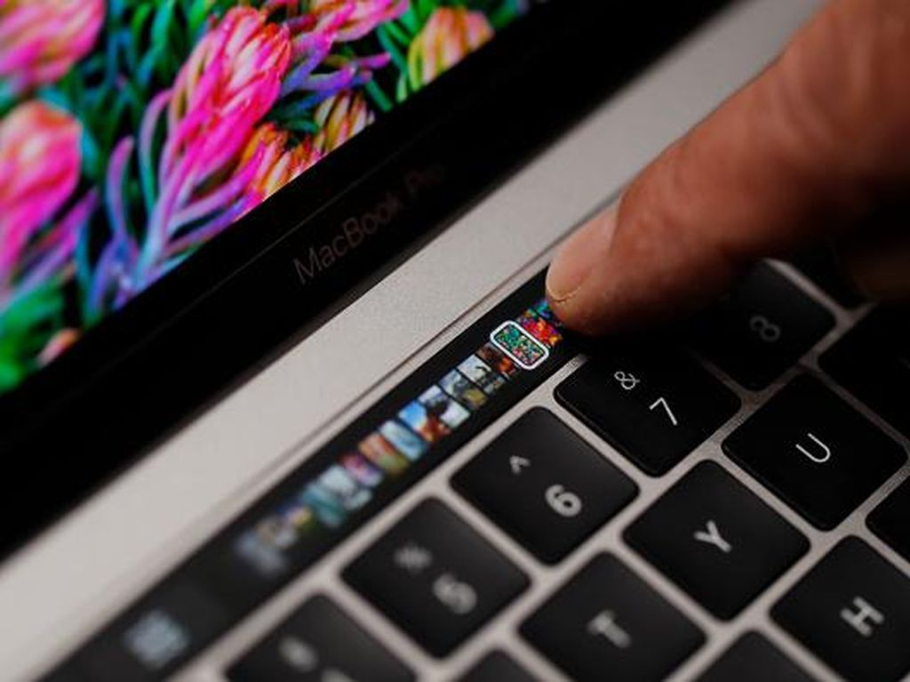 Desainer MacBook Bocorkan Rahasia, Apple Murka Desainer MacBook Bocorkan Rahasia, Apple Murka