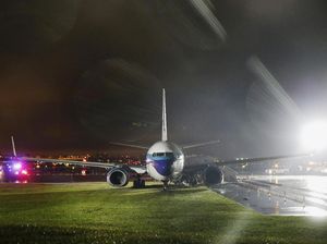 Video Sesaat Pesawat Wapres-nya Donald Trump Tergelincir Video Sesaat Pesawat Wapres-nya Donald Trump Tergelincir