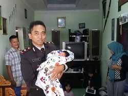 Bayi Laki-laki Dibuang di Kardus di TPS Depok