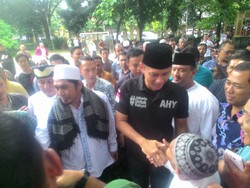 Salat Jumat di Masjid Sunda Kelapa, Agus Yudhoyono Minta Doa Restu Warga
