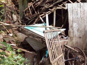 Angin Disertai Hujan Landa Temanggung, Satu Rumah Roboh