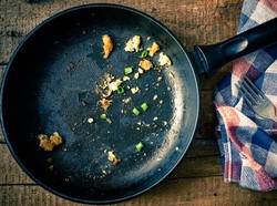 Gaya Kocak Bocah Saat Memperagakan Masak