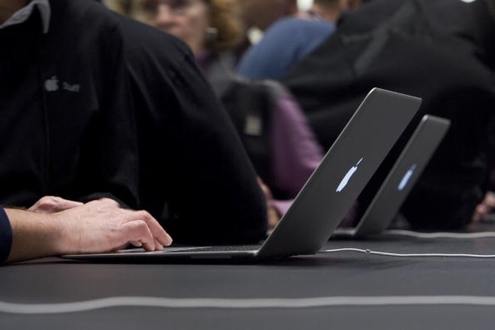 Penjualan Laptop Apple Jungkalkan Asus