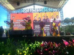 Momen Lucu Plt Gubernur DKI dan Wakapolda Coba Pimpin Yel Pendukung Cagub