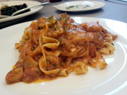 Chef Valentino Valtulina Suguhkan Fettucine Porcini dan Osso Bucco Klasik Italia