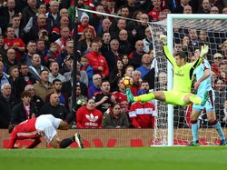 Tepis Tendangan Ibrahimovic, Heaton: Lenganku Nyaris Patah