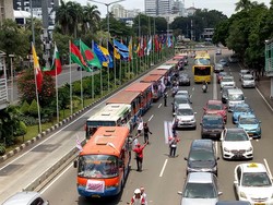Pakai Metromini dan Kopaja, Pendukung Ahok-Djarot Nyanyi Salam 2 Jari