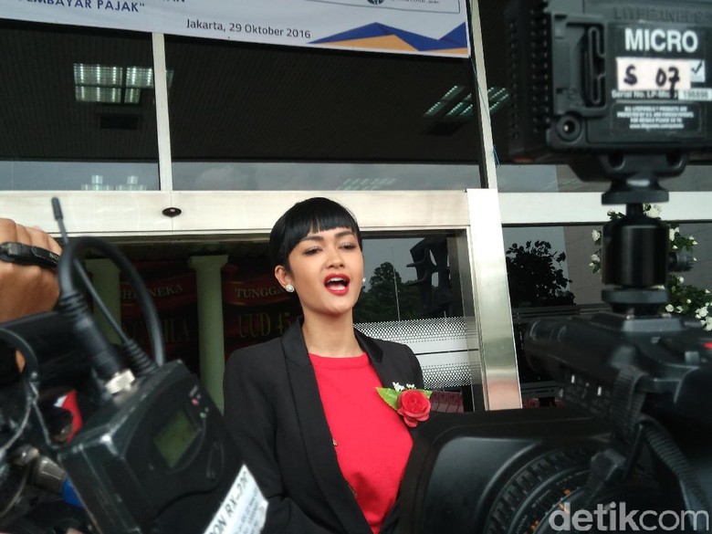 Julia Perez Buka Suara Soal Kabar Bangkrut