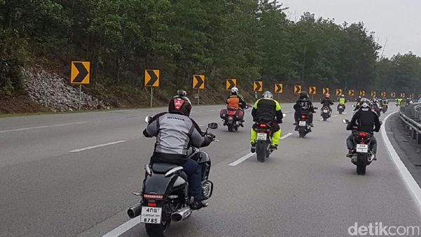 Seronoknya! Motor Masuk Tol Bisa Gratis di Malaysia