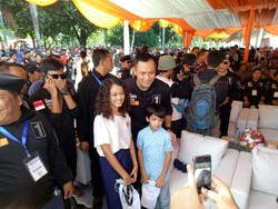 Anies Baswedan Ajak Anaknya Foto Bareng Agus dan Ngobrol dengan Ahok