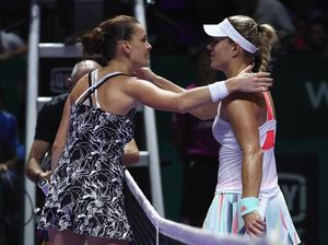 Hebohnya Suporter Kerber dan Radwanska di Singapore Indoor Stadium Hebohnya Suporter Kerber dan Radwanska di Singapore Indoor Stadium