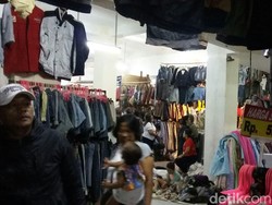 Pasar Baju Bekas di Senen Mulai Sepi