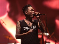 Nyelenehnya Superglad dan Bersuka Cita Bersama The Adams