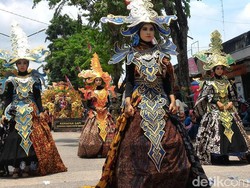 Pawai Batik Tulis Ditonjolkan Peringati HUT Kabupaten Pamekasan