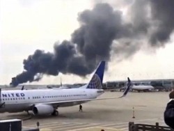 Diduga Kebocoran Bahan Bakar Picu Terbakarnya American Airlines di Chicago