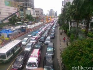 Pawai Pilgub DKI, Kemacetan Mengular di Jalan MH Thamrin ke Bundaran HI