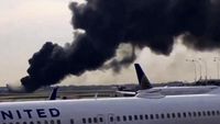 Pesawat American Airlines Terbakar di Chicago