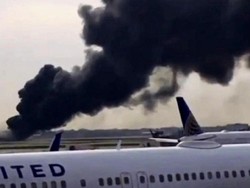 Begini Kepanikan Penumpang American Airlines yang Terbakar di Chicago