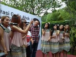 Hujan-hujanan, Ahok Nyanyi Beautiful Bareng Cherrybelle