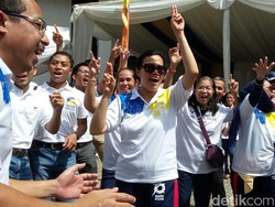 Gaya Sri Mulyani Joget dan Selfie Bareng PNS Kemenkeu di Hari Oeang