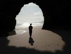 Tebing Ajaib Pantai Mbawana di Sumba