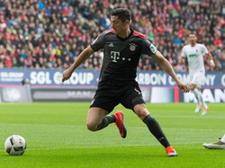 Lewandowski Dua Gol, Bayern Kalahkan Augsburg 3-1