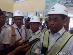 Di Pelabuhan Tenau NTT, Menhub Budi Karya Cek Pungli ke Penumpang