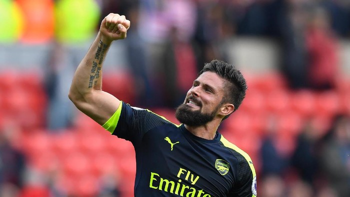 Comeback Spesial Giroud: 2 Sentuhan, 2 Gol