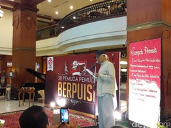 Hari Sumpah Pemuda, Gus Mus dan Puteri Indonesia 2015 Baca Puisi di Solo