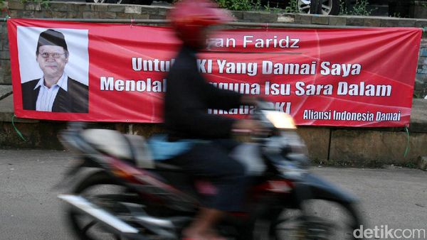 Spanduk Dukung Pilkada Damai