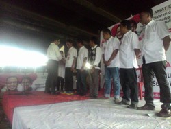 Anies Baswedan Lantik Relawan ABDI Rakyat di Kolong Jembatan