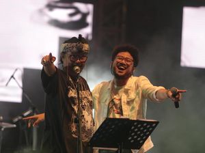 Jenakanya Orkes Moral Pengantar Minum Racun Buat Synchronize Fest Tertawa