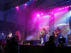 Pure Saturday Ajak Penonton Berdendang di Synchronize Fest 2016