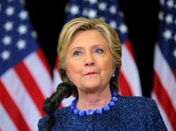 FBI Kantongi Surat Perintah untuk Periksa Temuan Baru Terkait Email Hillary