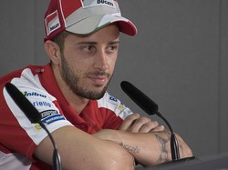 Dovizioso Pole, Rossi Kedua, Lorenzo Ketiga