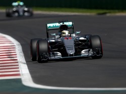 Mercedes Rebut Posisi 1-2, Hamilton Start Terdepan