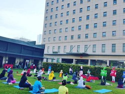 Yoga Tertawa, Olahraga Lucu untuk Melepas Stres