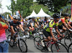 Mendunianya Angklung Jadi Inspirasi Tour de Linggarjati 2016